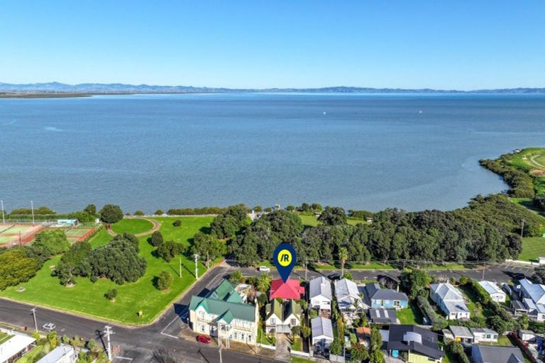 Photo of property in 102 Beach Road, Thames, 3500