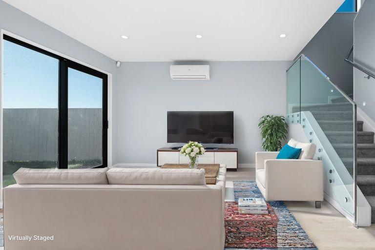 Photo of property in 8 Taipahitini Road, Rosehill, 2113