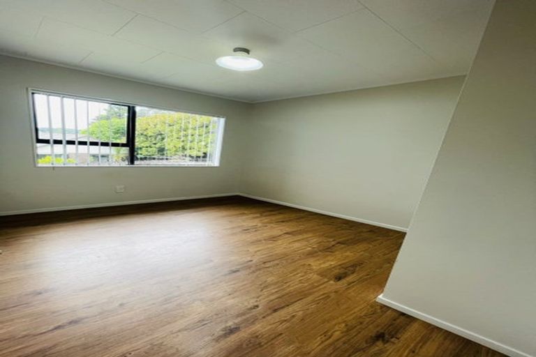 Photo of property in 1 John Webster Place, Glen Eden, Auckland, 0602