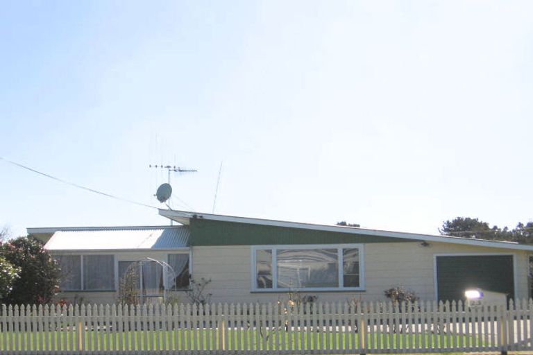 Photo of property in 23 Seabury Avenue, Foxton Beach, Foxton, 4815