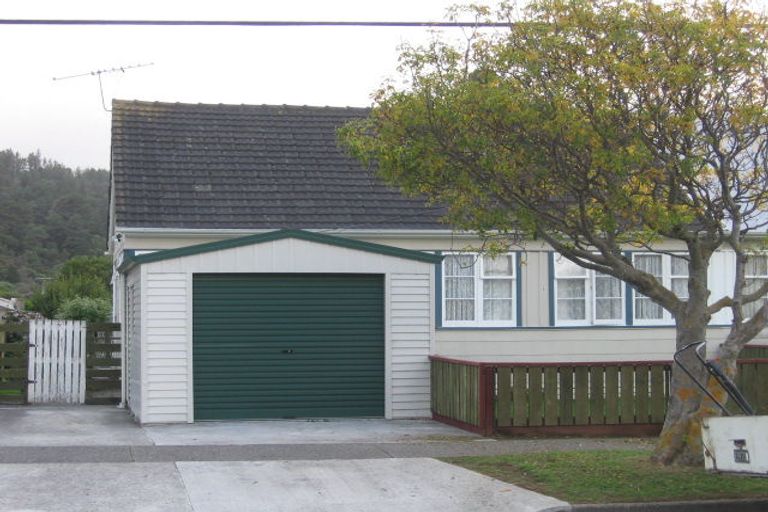 Photo of property in 122 Molesworth Street, Taita, Lower Hutt, 5011