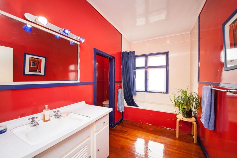 Photo of property in 550 Featherston Street, Roslyn, Palmerston North, 4414