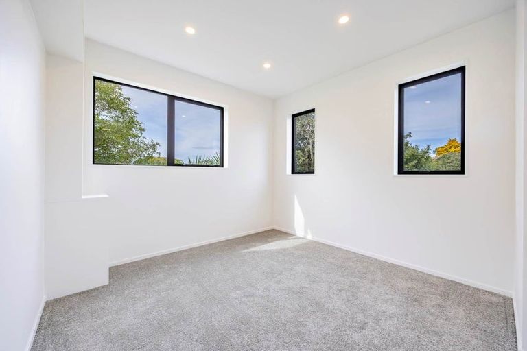 Photo of property in 3/17 Kingdale Road, Henderson, Auckland, 0610