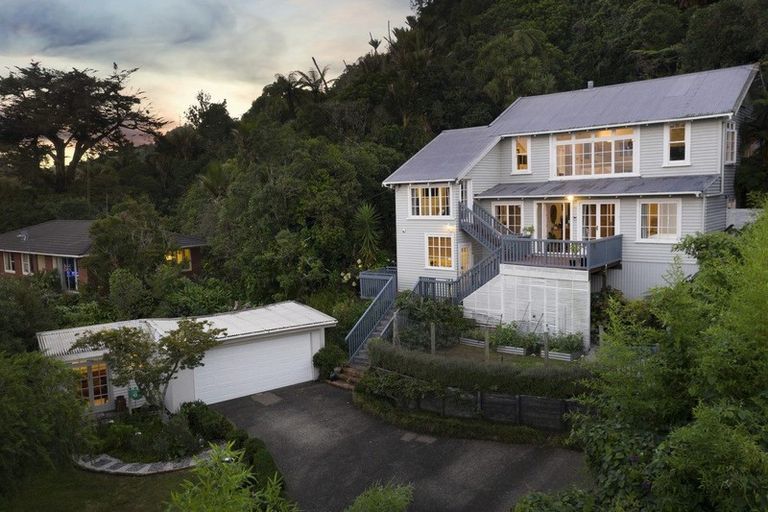 Photo of property in 1 Bush Road, Waiatarua, Auckland, 0604