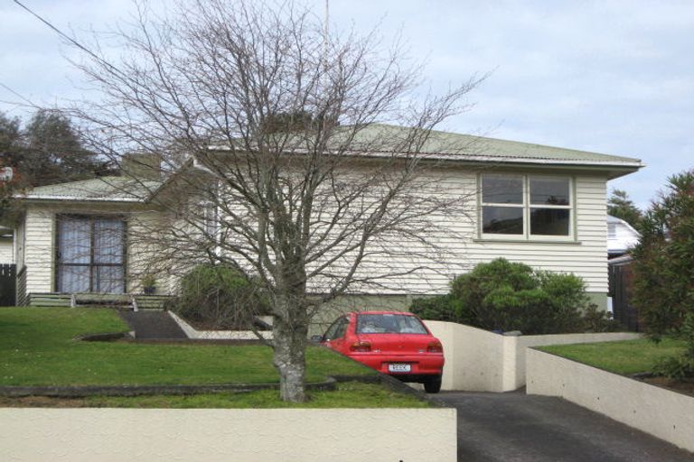 Photo of property in 11 Oranga Street, Marfell, New Plymouth, 4310