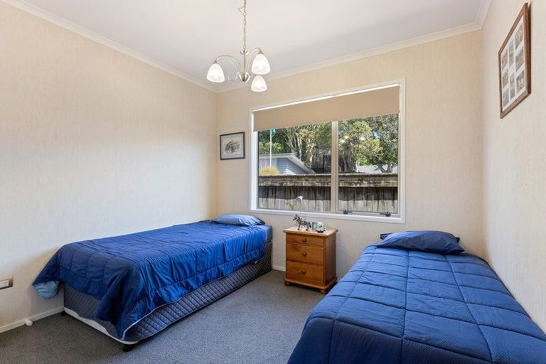 Photo of property in 17 Edgewater Street, Waikanae, 5036