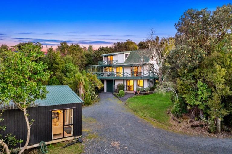 Photo of property in 934 Sandspit Road, Sandspit, Warkworth, 0982