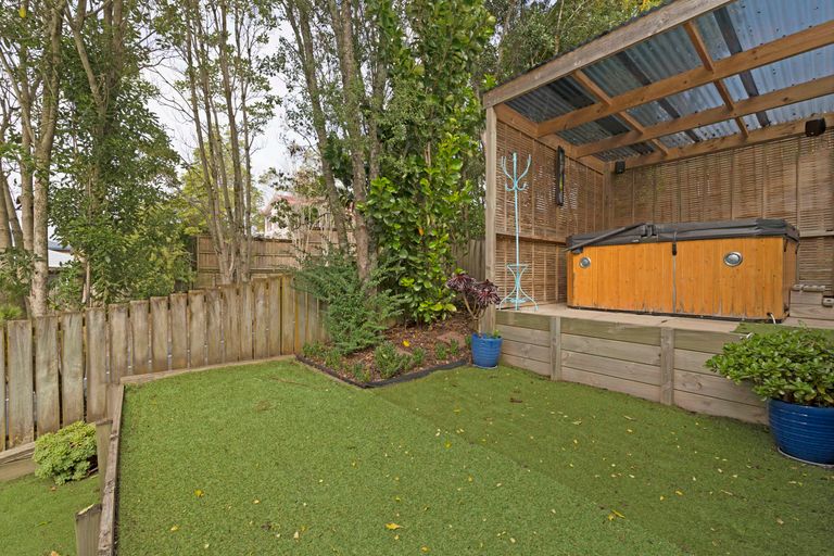 Photo of property in 27 Milan Drive, Glen Eden, Auckland, 0602