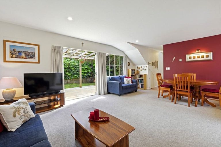 Photo of property in 3/24 Wernham Place, Northcote, Auckland, 0626