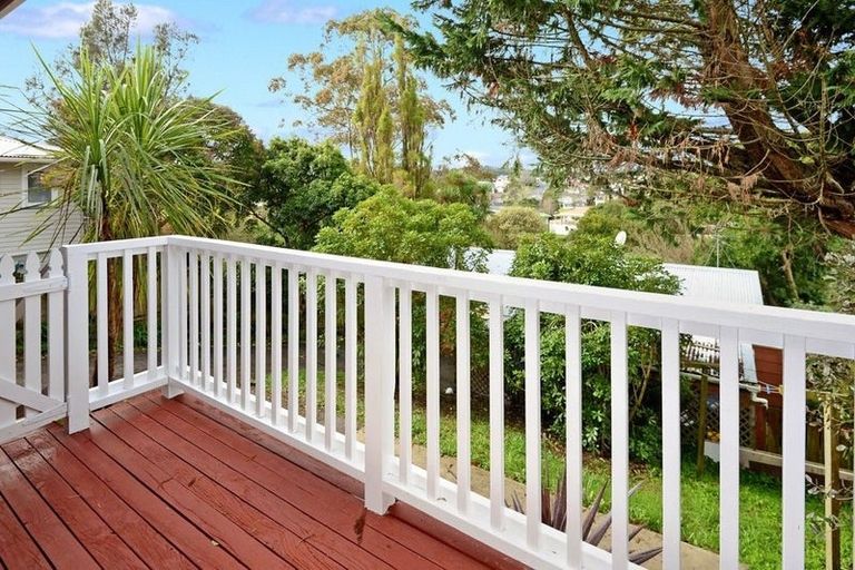 Photo of property in 1/81 Fairclough Road, Beach Haven, Auckland, 0626