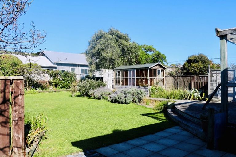 Photo of property in 122 The Parade, Island Bay, Wellington, 6023