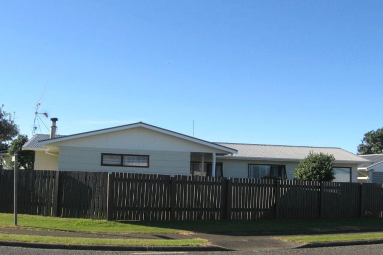 Photo of property in 57 Norfolk Crescent, Otaki Beach, Otaki, 5512