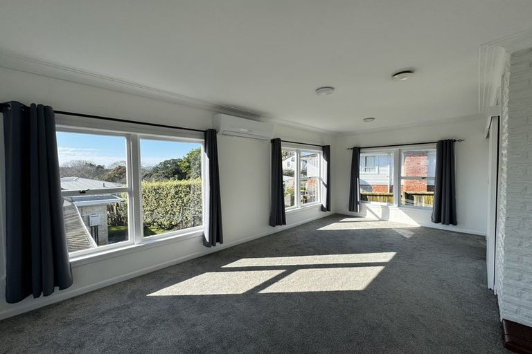 Photo of property in 1/1 Benders Avenue, Hillcrest, Auckland, 0627