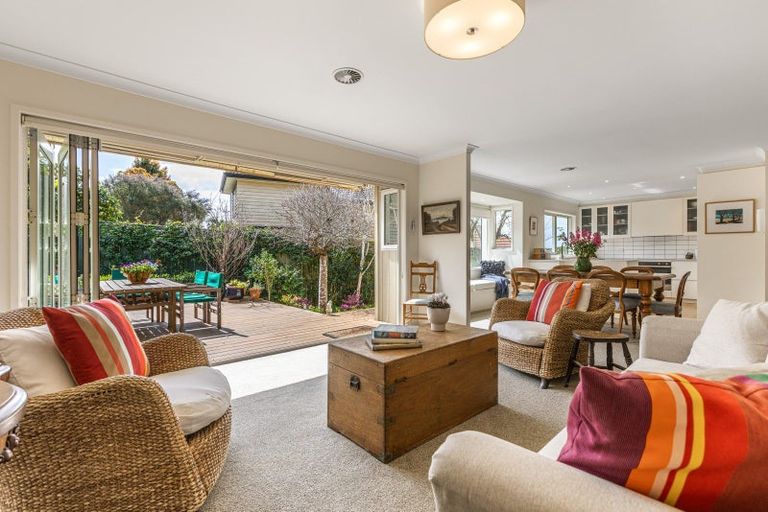 Photo of property in 1/5 Hanlon Crescent, Narrow Neck, Auckland, 0624