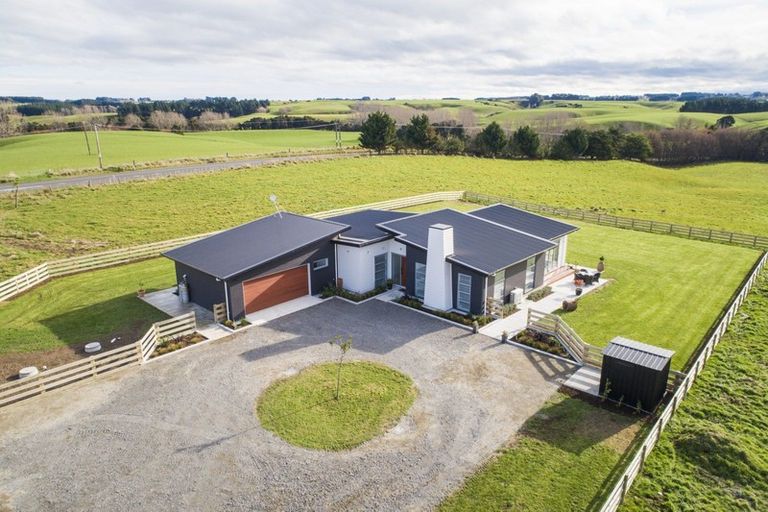 Photo of property in 23 Managhs Road, Halcombe, Feilding, 4775