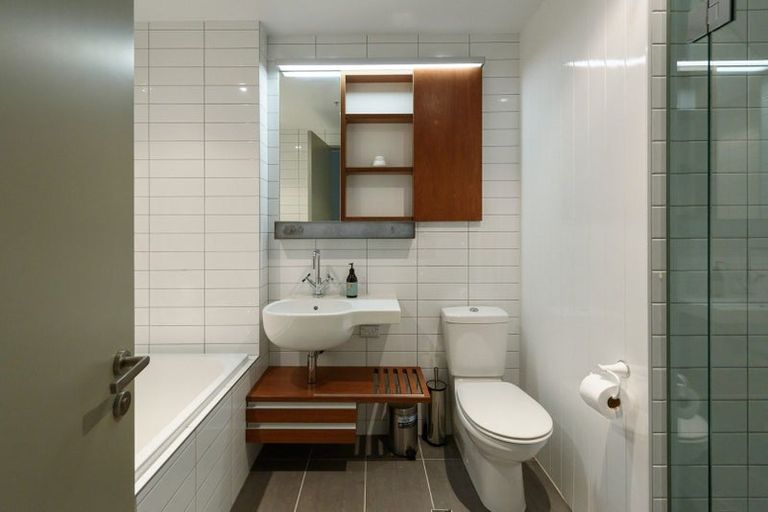 Photo of property in Blanc, 3e/136 Oriental Parade, Oriental Bay, Wellington, 6011