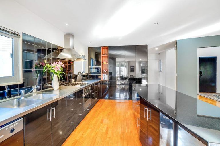 Photo of property in 32 Kilmarnock Street, Riccarton, Christchurch, 8011