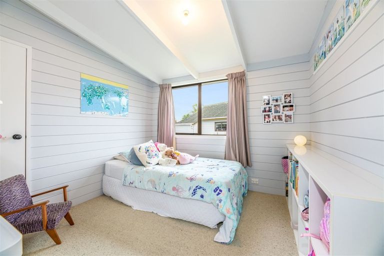 Photo of property in 100 Sturges Road, Henderson, Auckland, 0612