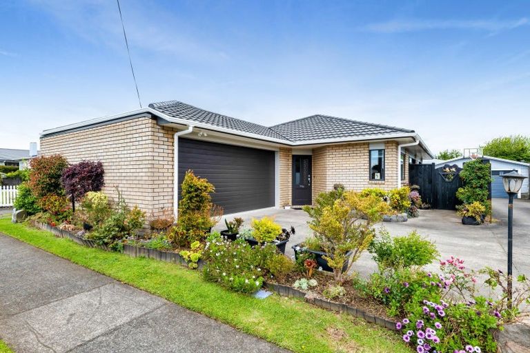 Photo of property in 1/276 Mangorei Road, Merrilands, New Plymouth, 4312