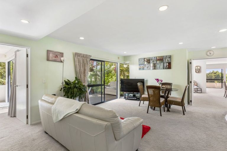 Photo of property in 15 Perendale Close, Somerville, Auckland, 2014