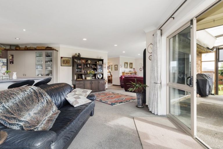 Photo of property in 1 Mckenna Lane, Omokoroa, 3114