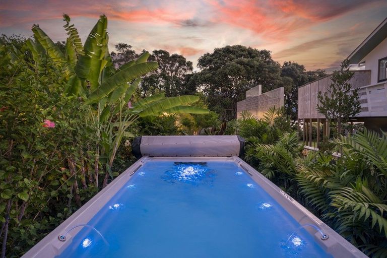 Photo of property in 6 Robinson Road, Whitianga, 3510