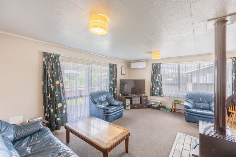 Photo of property in 1 Latham Stubbs Crescent, Waipawa, 4210