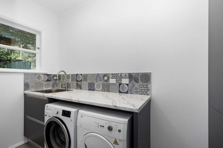 Photo of property in 35 Wyndham Road, Pinehaven, Upper Hutt, 5019