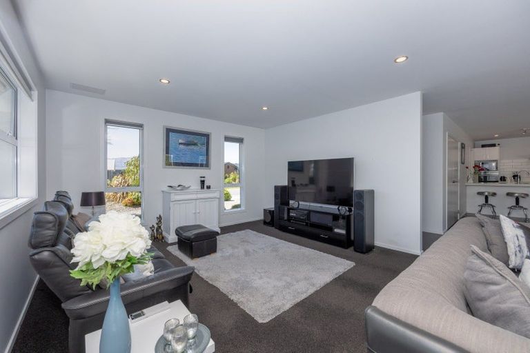Photo of property in 43 Kingfisher Crescent, Albert Town, Wanaka, 9305