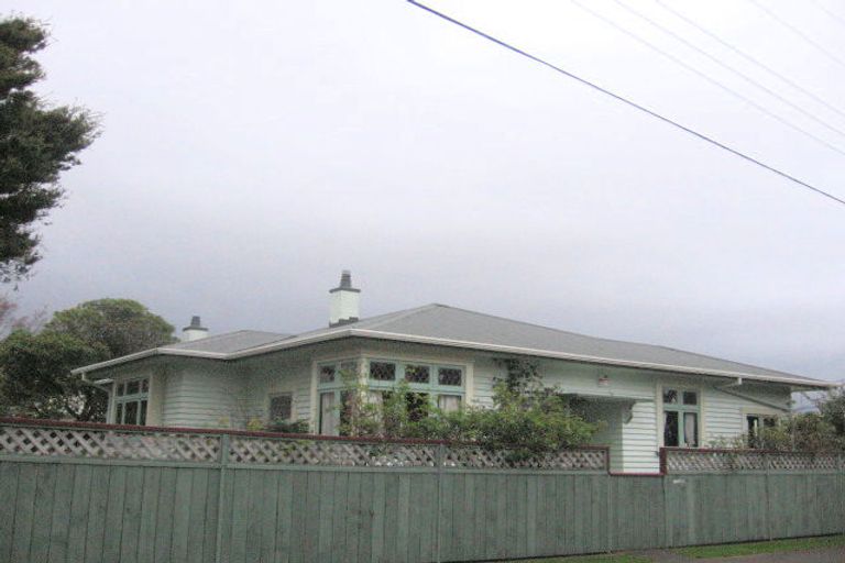 Photo of property in 22 Fuller Grove, Woburn, Lower Hutt, 5010