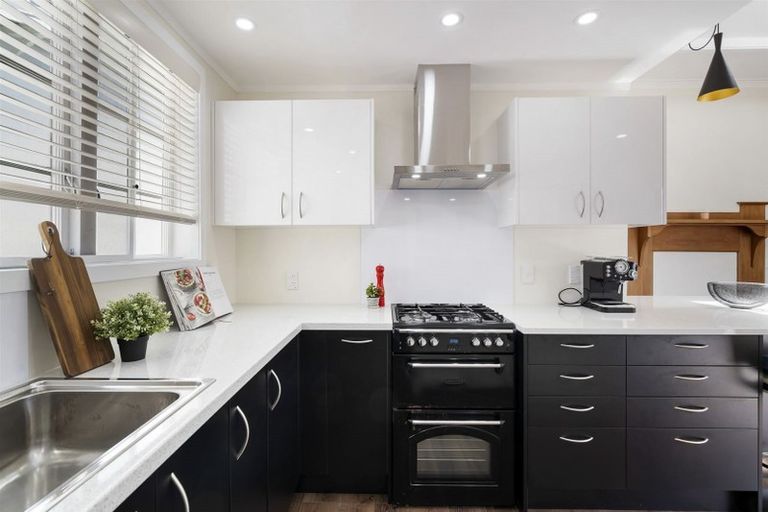 Photo of property in 1/62 Beresford Street, Bayswater, Auckland, 0622