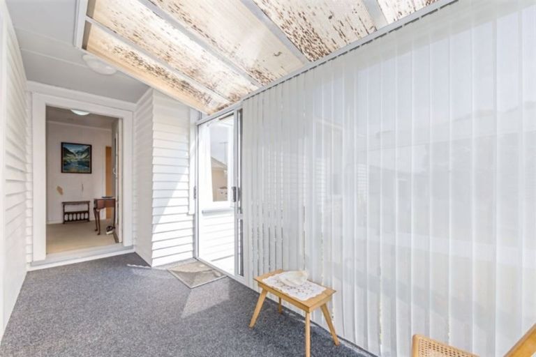 Photo of property in 62 Ocean View Road, Northcote, Auckland, 0627