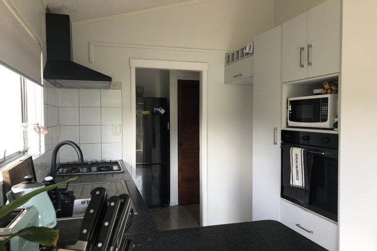 Photo of property in 1/100 Lynn Road, Bayview, Auckland, 0629