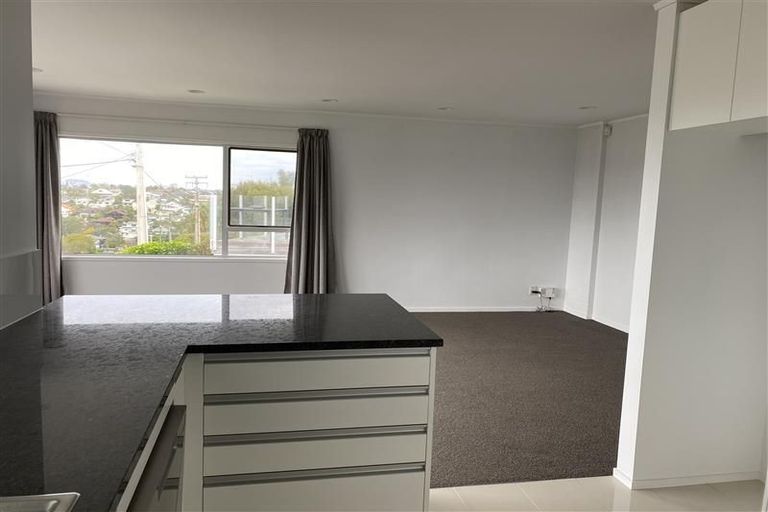 Photo of property in 2/50 Seaview Road, Castor Bay, Auckland, 0620