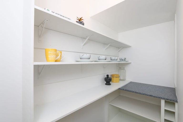 Photo of property in 2/33 Hawker Street, Mount Victoria, Wellington, 6011