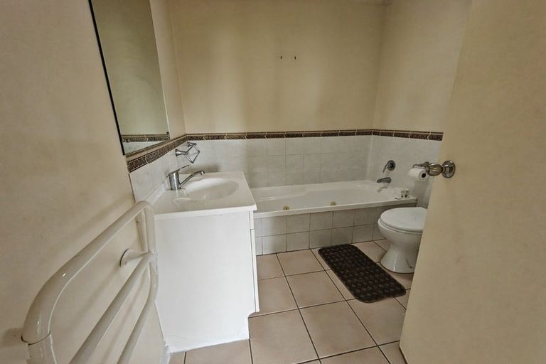 Photo of property in 6/520 Don Buck Road, Westgate, Auckland, 0614