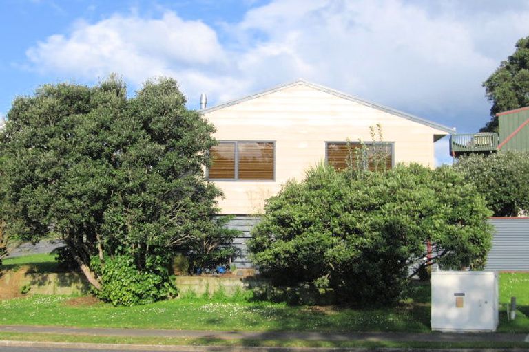 Photo of property in 128 Onemana Drive, Onemana, Whangamata, 3691
