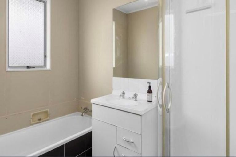 Photo of property in 6 Owaka Close, Kelson, Lower Hutt, 5010