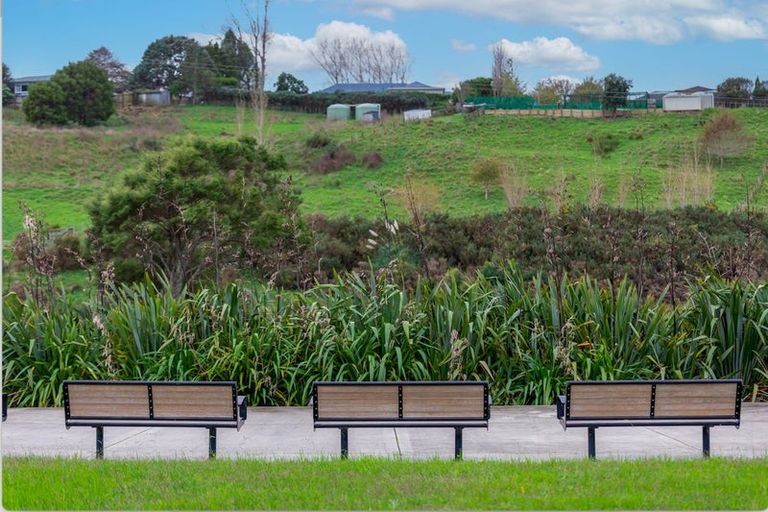 Photo of property in 4 Tuputupu Drive, Kumeu, 0810