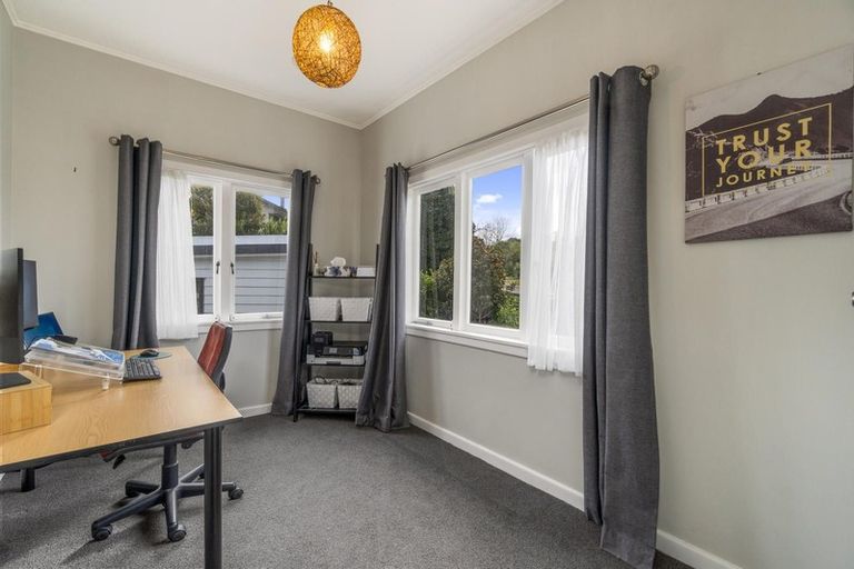 Photo of property in 2 Buisson Glade, West Harbour, Auckland, 0618