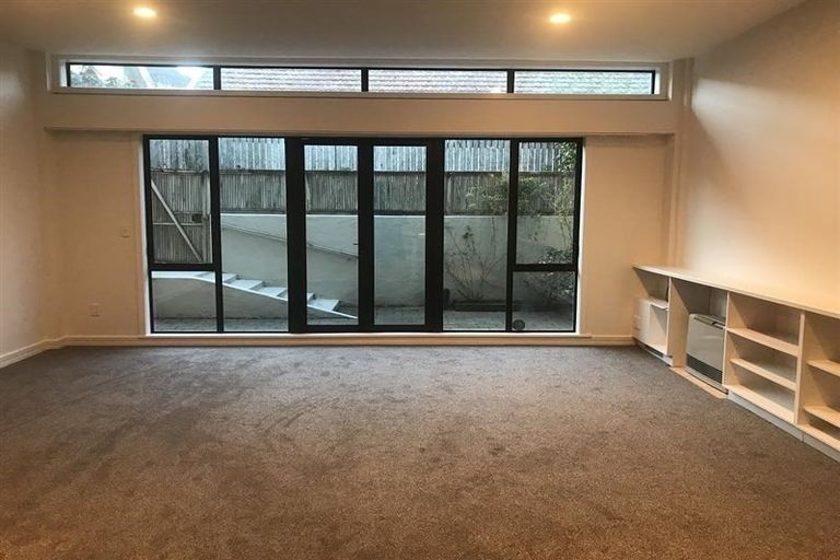 Photo of property in 2/28 Hobson Street, Thorndon, Wellington, 6011