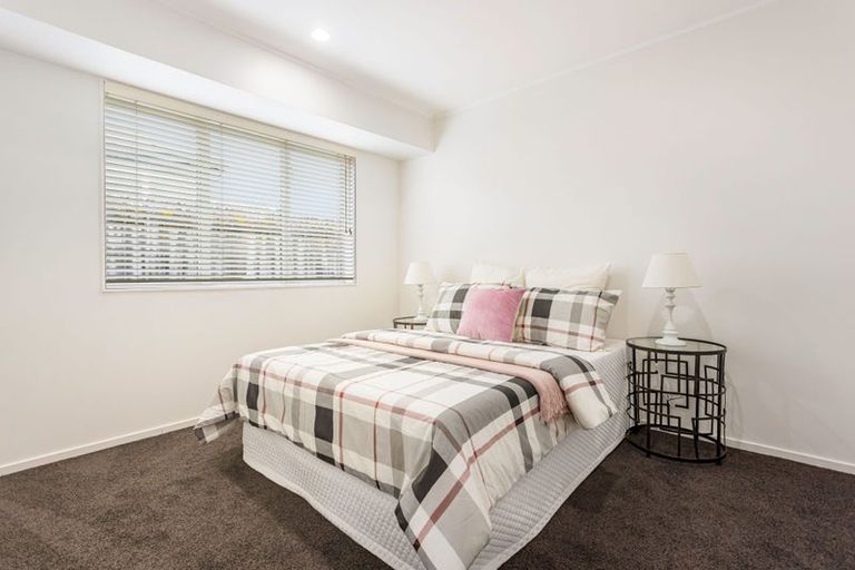 Photo of property in 55 Kingdale Road, Henderson, Auckland, 0610