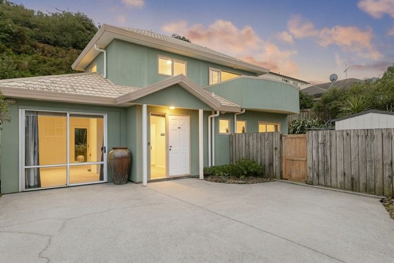 Photo of property in 20a Bowes Crescent, Strathmore Park, Wellington, 6022