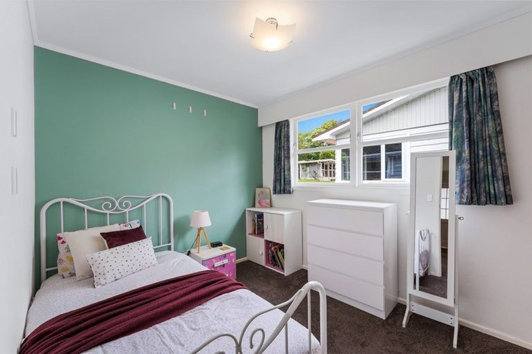 Photo of property in 6 Nuffield Street, Tawa, Wellington, 5028