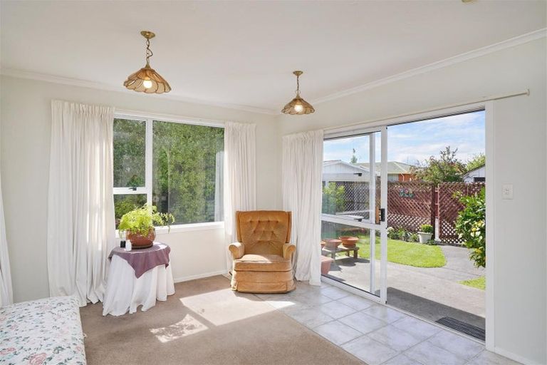 Photo of property in 50 Pitcairn Crescent, Bryndwr, Christchurch, 8053