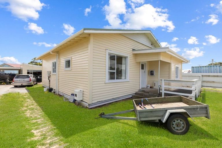 Photo of property in 34 High Street West, Waitara, 4320