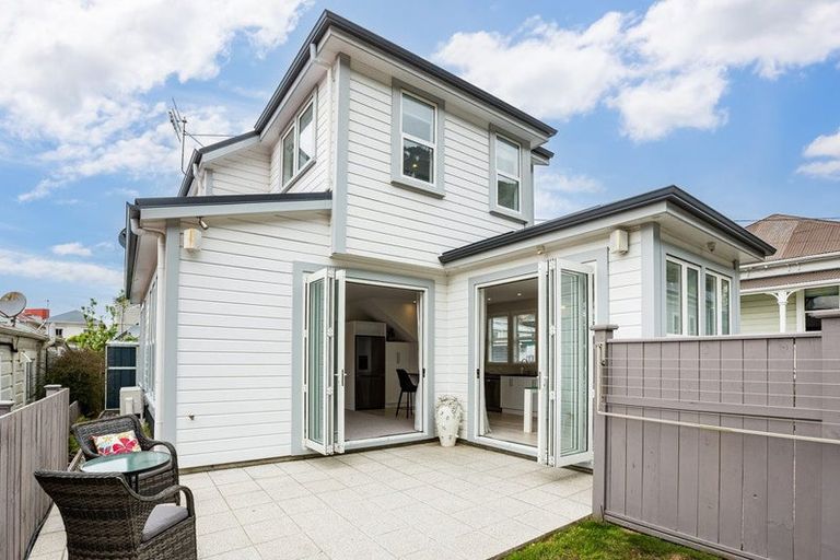 Photo of property in 5a Torless Terrace, Thorndon, Wellington, 6011