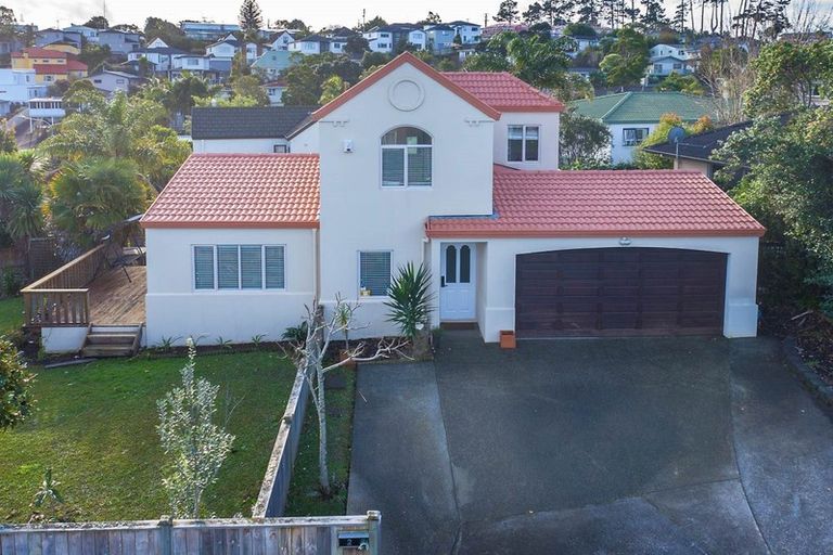 Photo of property in 1/2 Stoneleigh Court, Sunnynook, Auckland, 0632