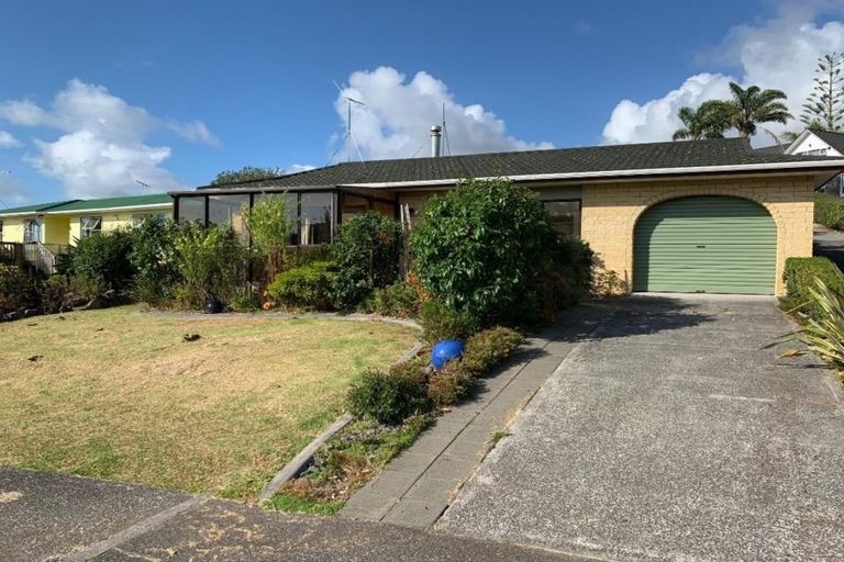 Photo of property in 2/4 Eagle Place, Red Beach, 0932