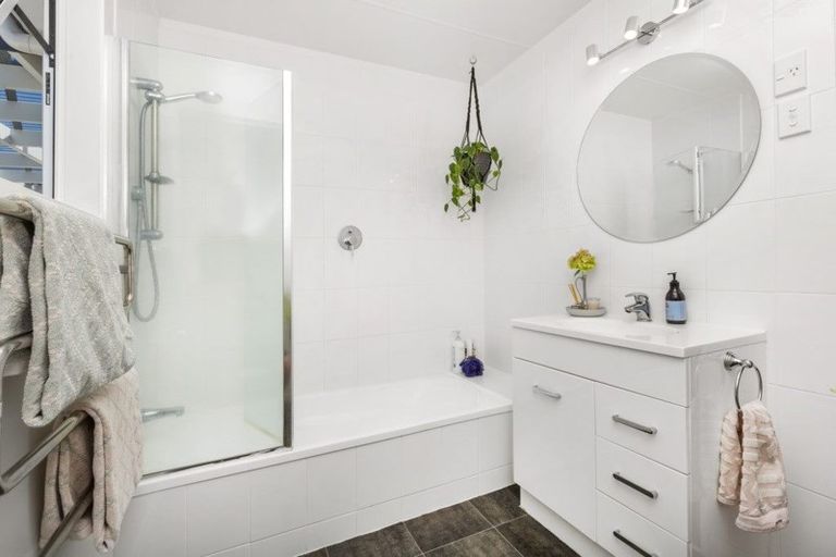 Photo of property in 30 Uenuku Avenue, Raglan, 3225